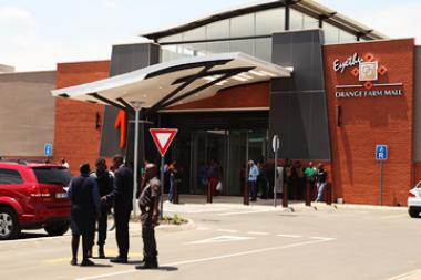 Eyethu Orange Farm Mall, located between Joburg and Vereeniging opened its doors last week Tuesday.