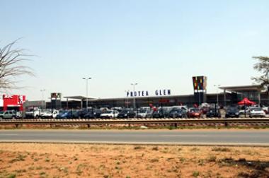 Protea Glen Mall recently opened just in time to make a killing during the lucrative festive season, generally known for its high consumer demand.
