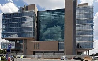 The new 65 000m² building worth R2 billion, currently referred to as Standard Bank Rosebank, has been awarded a five-star design rating by the Green Building Council of South Africa.