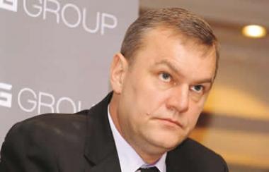 Former ArcelorMittal chief financial officer Kobus Verster has been doubling as Aveng’s CEO and chief financial officer since Roger Jardine resigned as CEO in August last year.